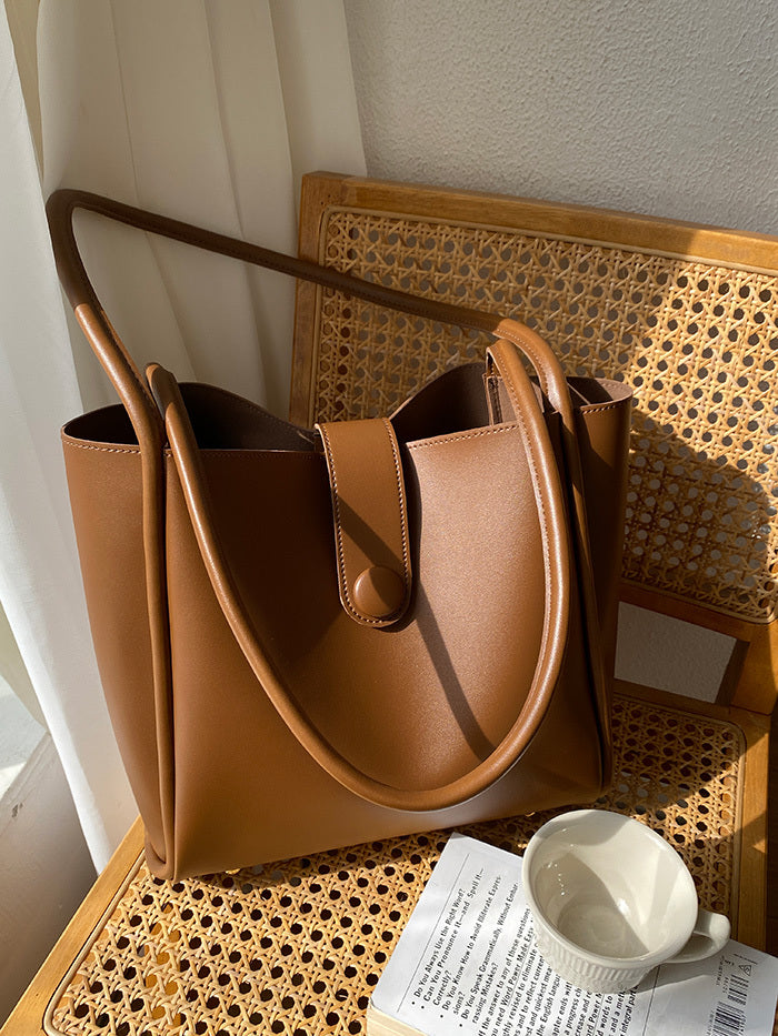 Retro-One-Shoulder Commuter Tote