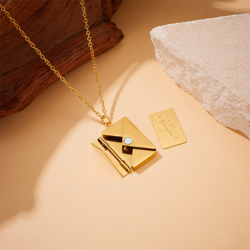 Luxe Envelop Hanger Ketting – Golden Letters Editie