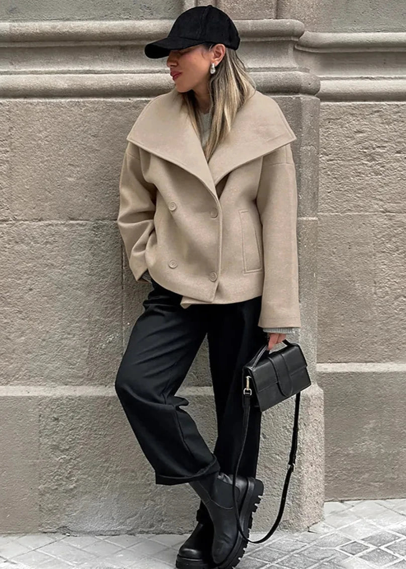 Manteau court minimaliste en laine mélangée