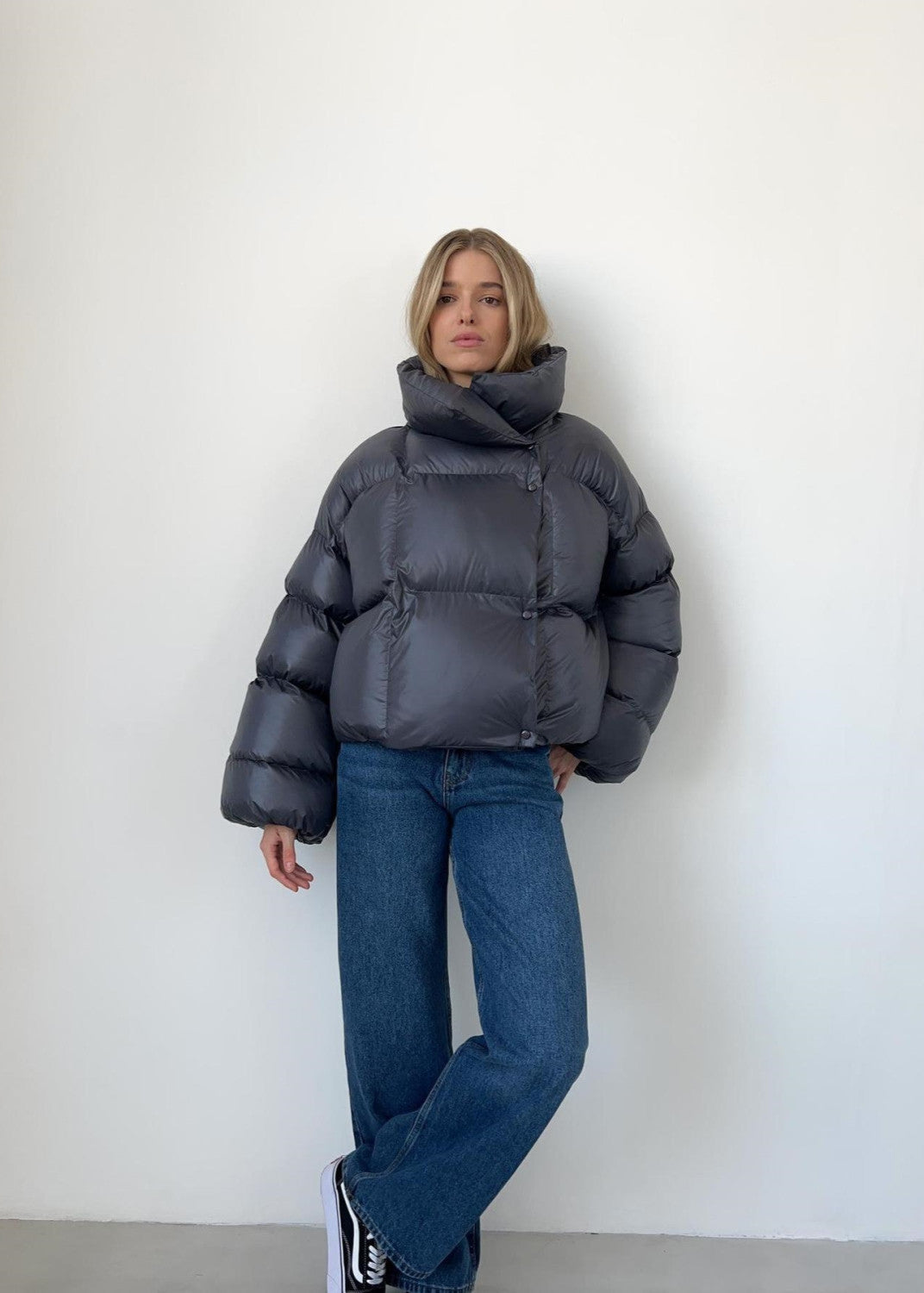 Chaqueta corta acolchada oliva – diseño sobredimensionado con capucha ultra cálido