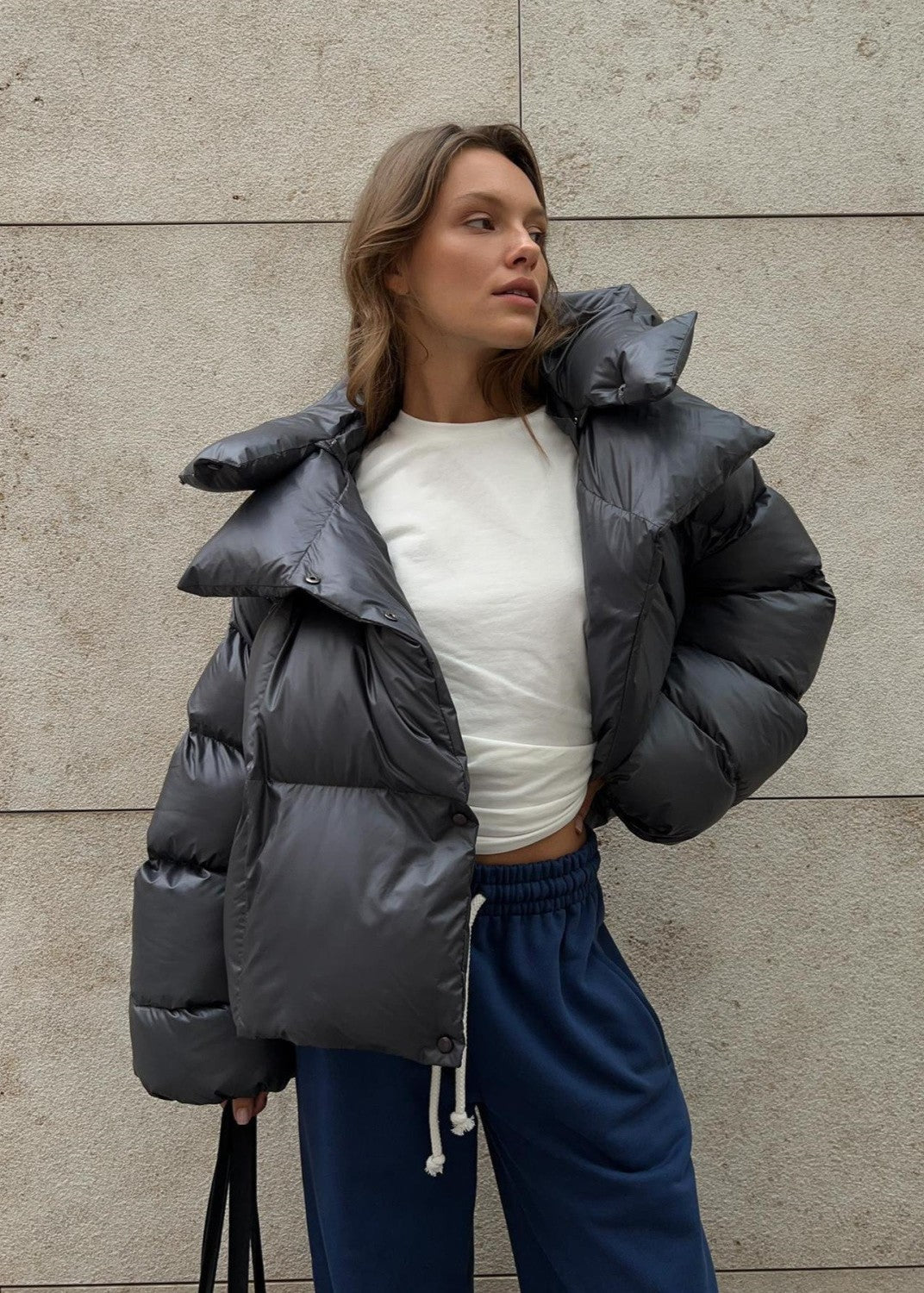 Chaqueta corta acolchada oliva – diseño sobredimensionado con capucha ultra cálido