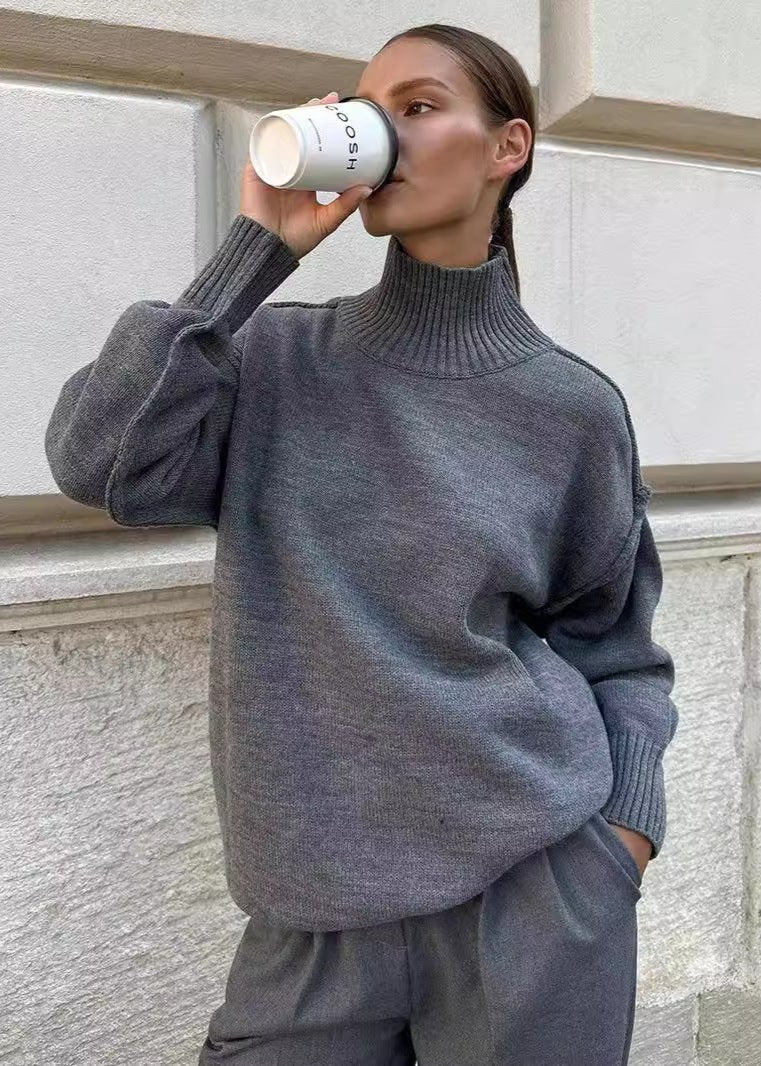 Modern Cozy Turtleneck Sweater - Timeless Comfort and Chic Design