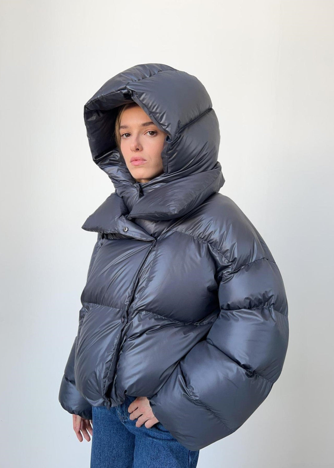 Chaqueta corta acolchada oliva – diseño sobredimensionado con capucha ultra cálido