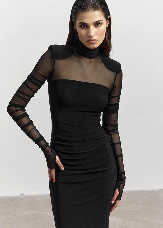 Robe fourreau ajustée à manches longues en turtleneck avec design ajusté et couture en maille