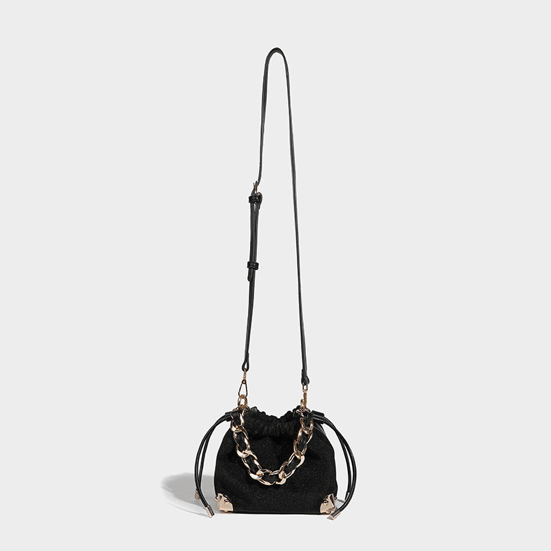 Chic-Chain Velvet Crossbody Bag - VibeSoothe