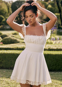 Éloïse Dress – Mini in pizzo bianco con schiena a corsetto