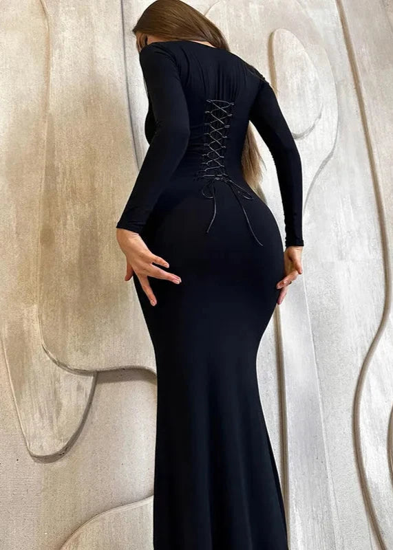 Robe noire slim à lacets et dos nu à manches longues