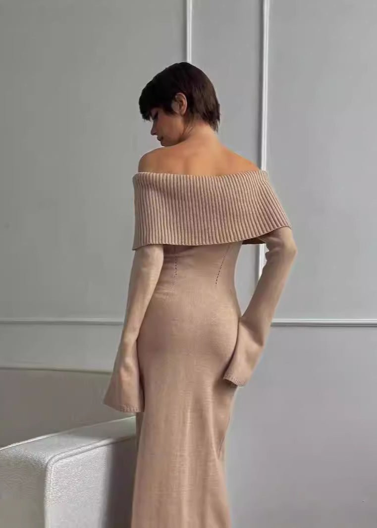 Robe longue en maille côtelée à épaules dénudées