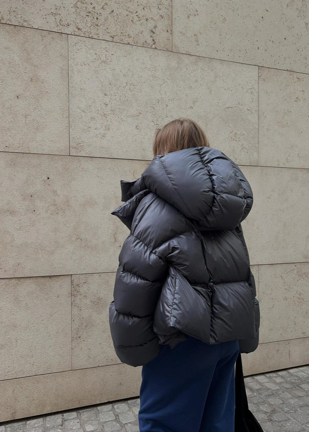 Chaqueta corta acolchada oliva – diseño sobredimensionado con capucha ultra cálido
