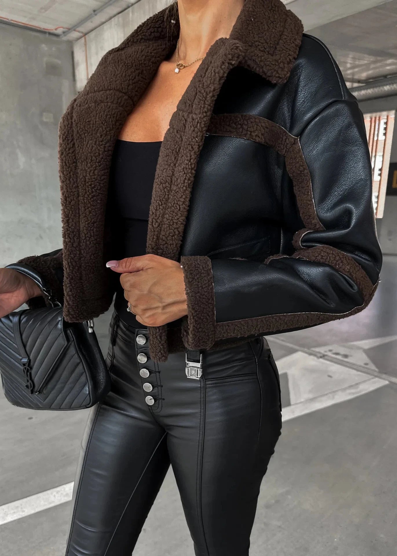 Veste en cuir doublée de peau de mouton avec ceinture