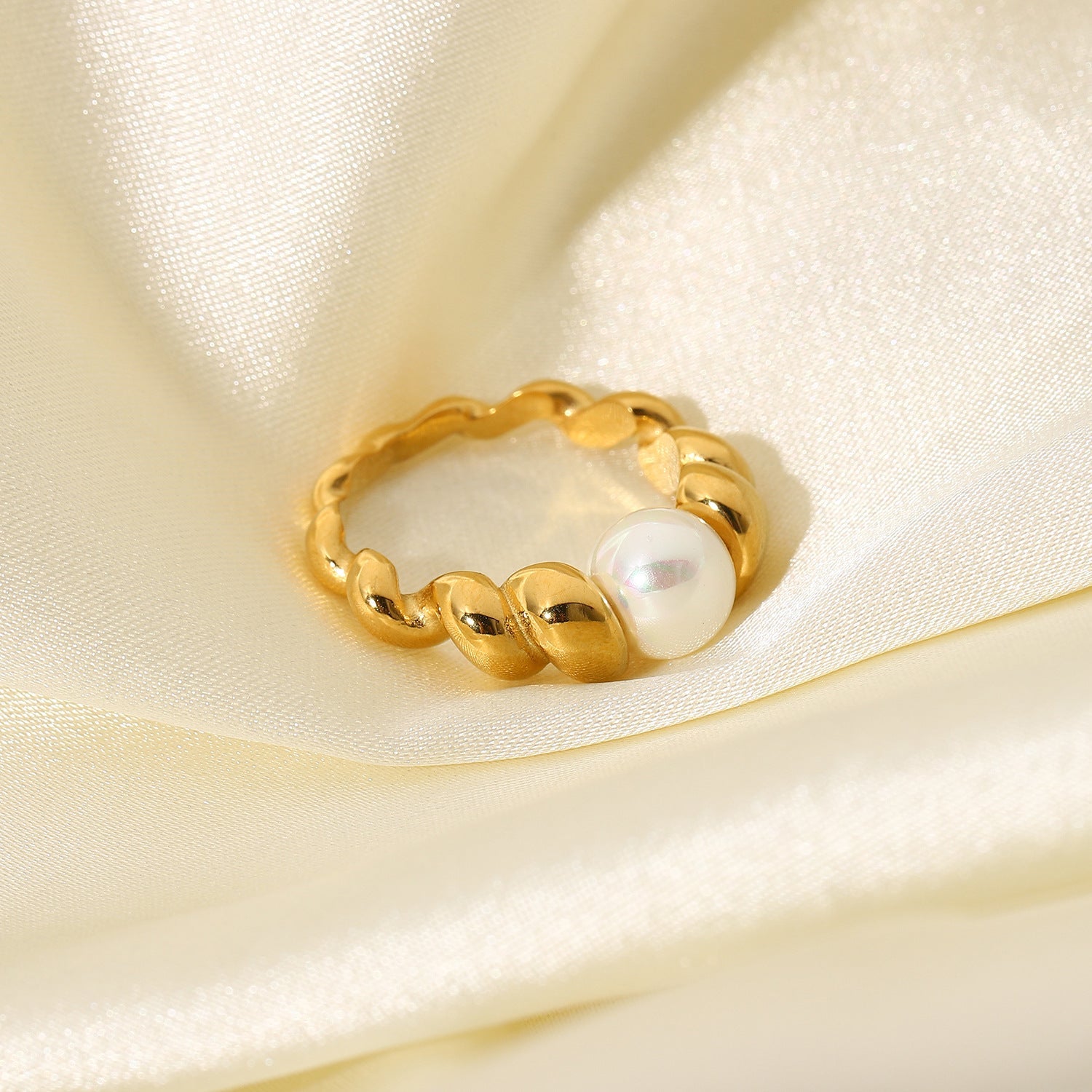 Arlette Pearl Ring