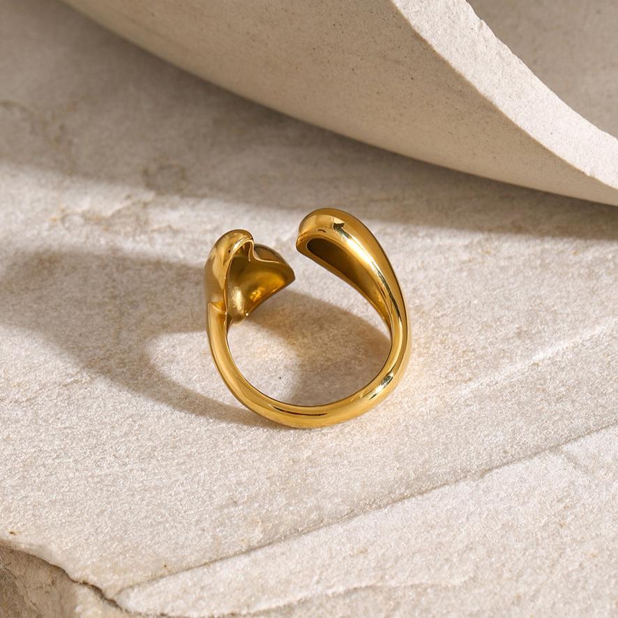 Aura Flow - Sculpted Gold Ring