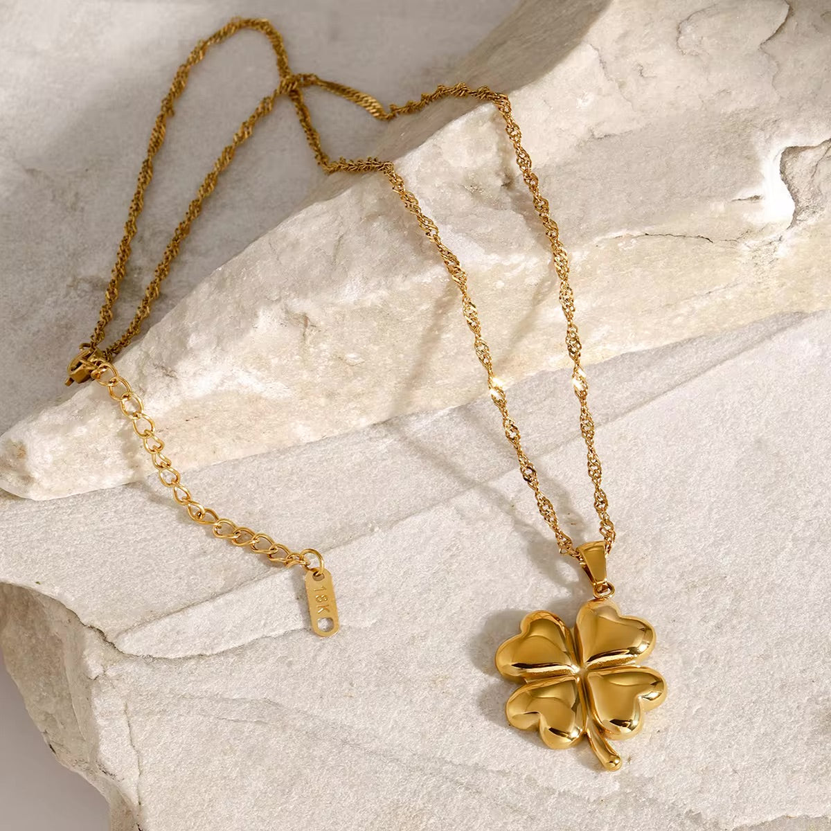 Ella Clover Necklace - Gold Pendant