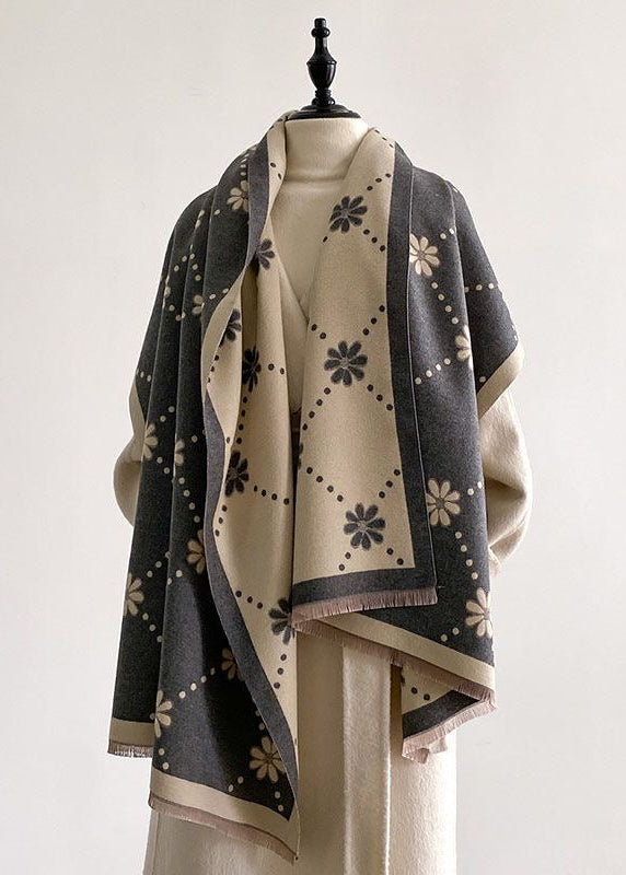 Reversible Daisy Print Fringe Scarf in Olive Green and Ivory