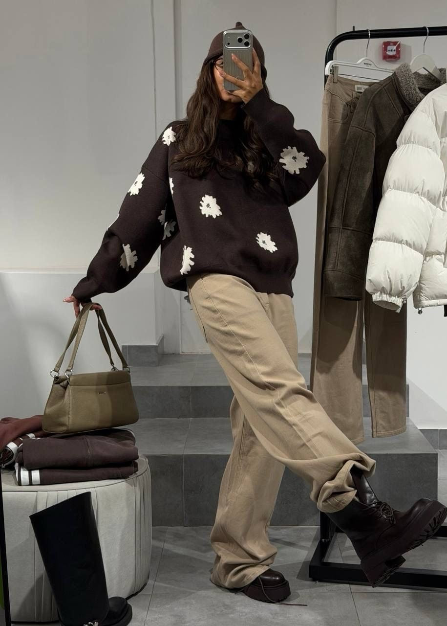 Floral Crew Neck Knit Sweater with Relaxed Fit