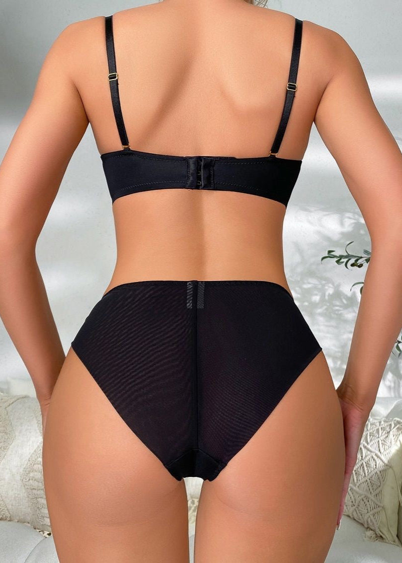 Padded Underwire Lingerie Set – Push Up Bra and Matching Panties