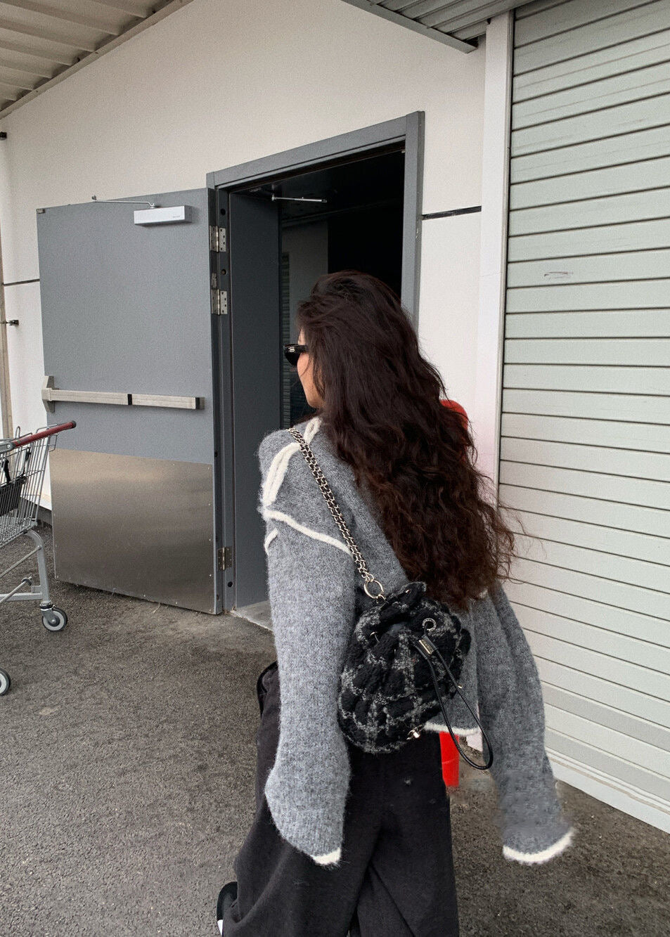 Gray Fuzzy Contrast-Trim Sweater – Women’s Loose Crewneck Pullover