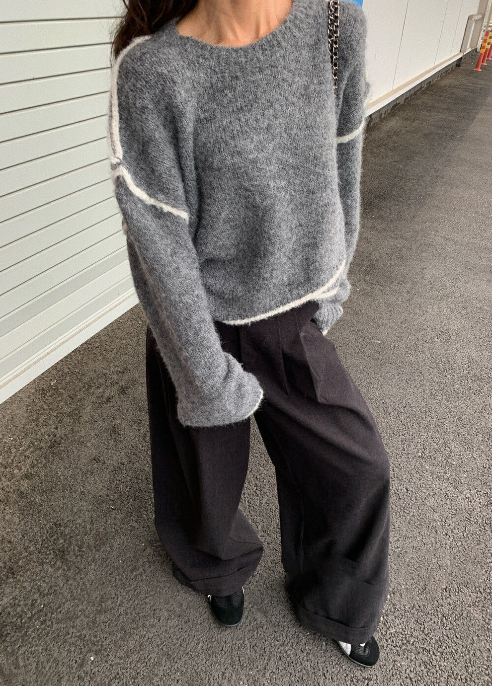 Gray Fuzzy Contrast-Trim Sweater – Women’s Loose Crewneck Pullover