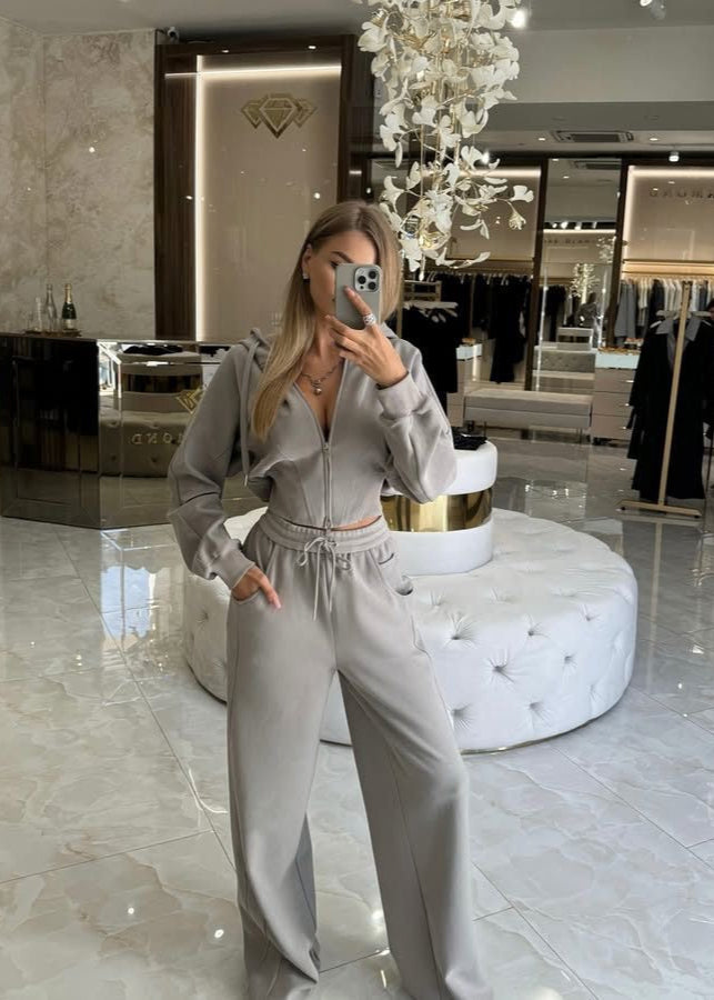 Oversized Hoodie Set – Gray Zip-Up Hoodie and Wide-Leg Pants