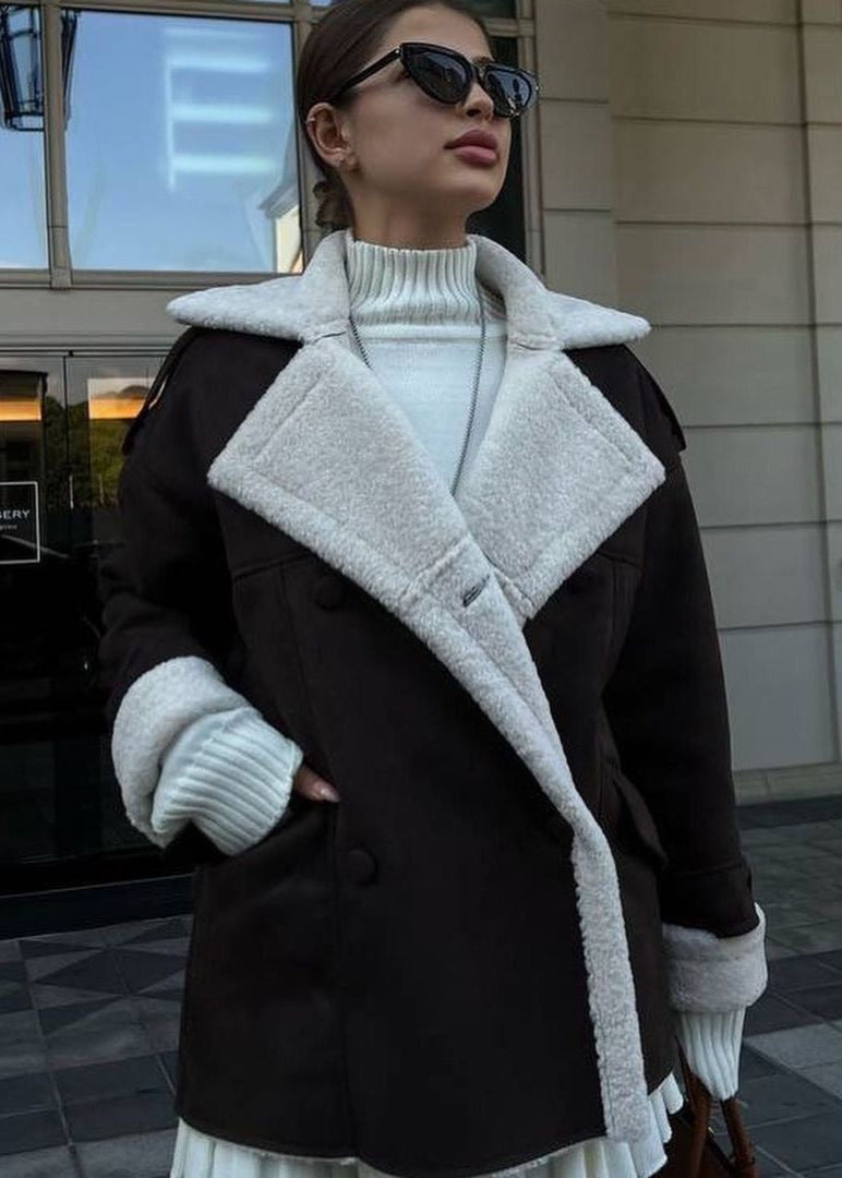 Aspen Luxe – Abrigo de Invierno Marrón Forrado de Piel de Oveja