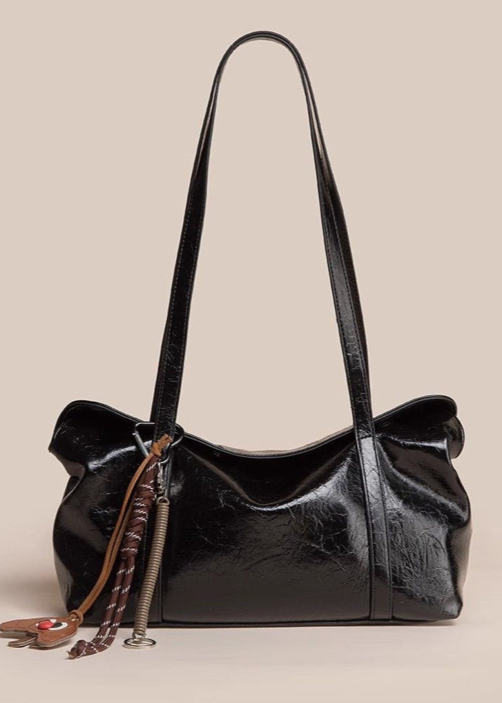 Bolso de Hombro de Cuero Brillante de Chocolate Oscuro – Diseño de Doble Uso