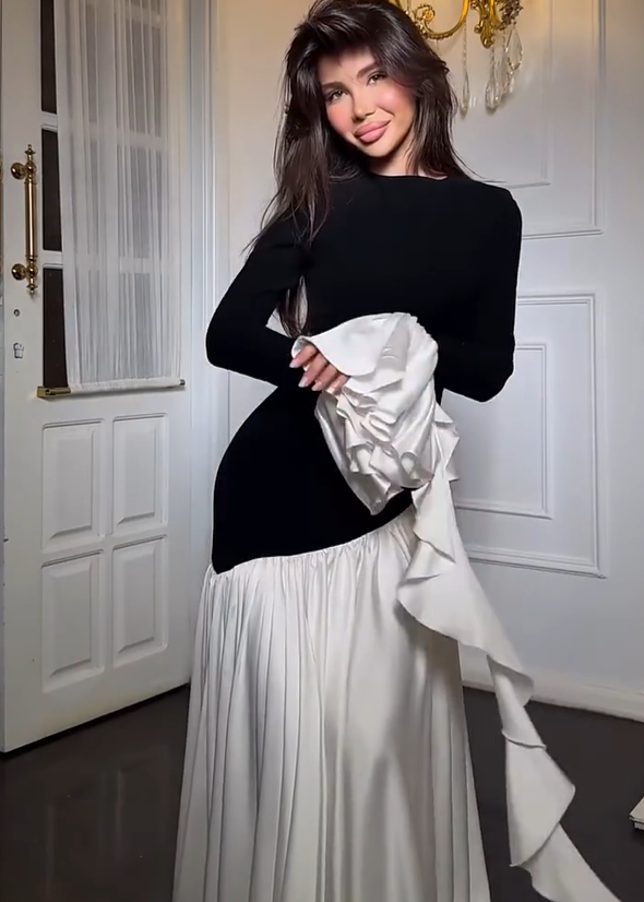 Vestido largo Seraphina con mangas con volantes – Elegancia en contraste blanco y negro