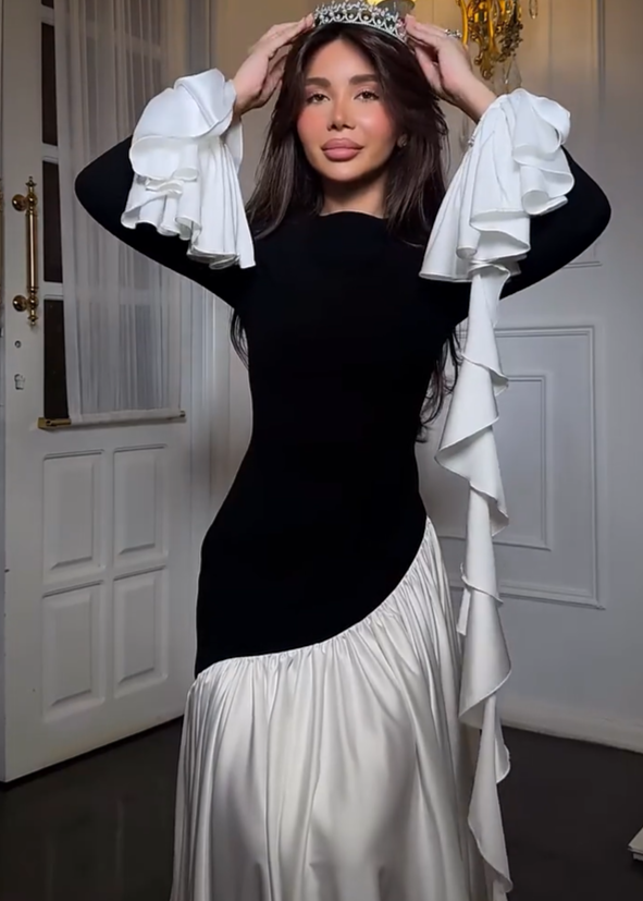 Vestido largo Seraphina con mangas con volantes – Elegancia en contraste blanco y negro