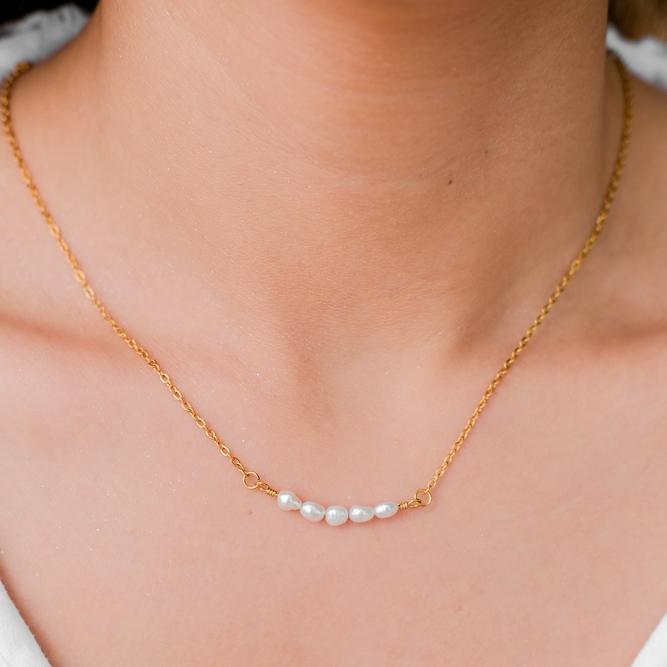 Isla Pearl Bar Necklace