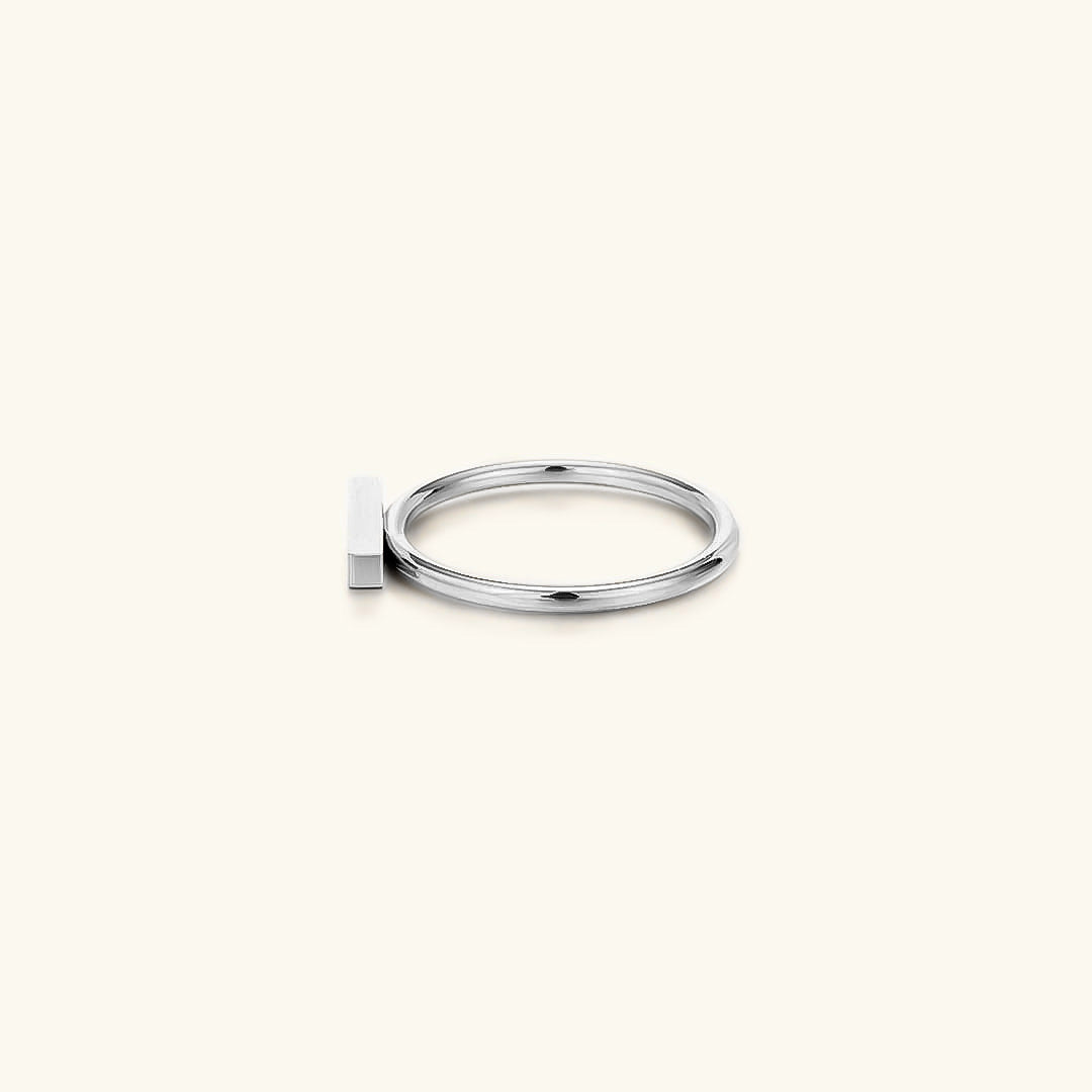 Bague en or au design bar minimaliste