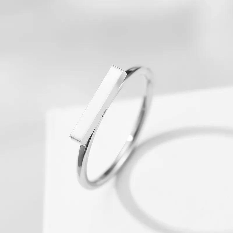 Bague en or au design bar minimaliste