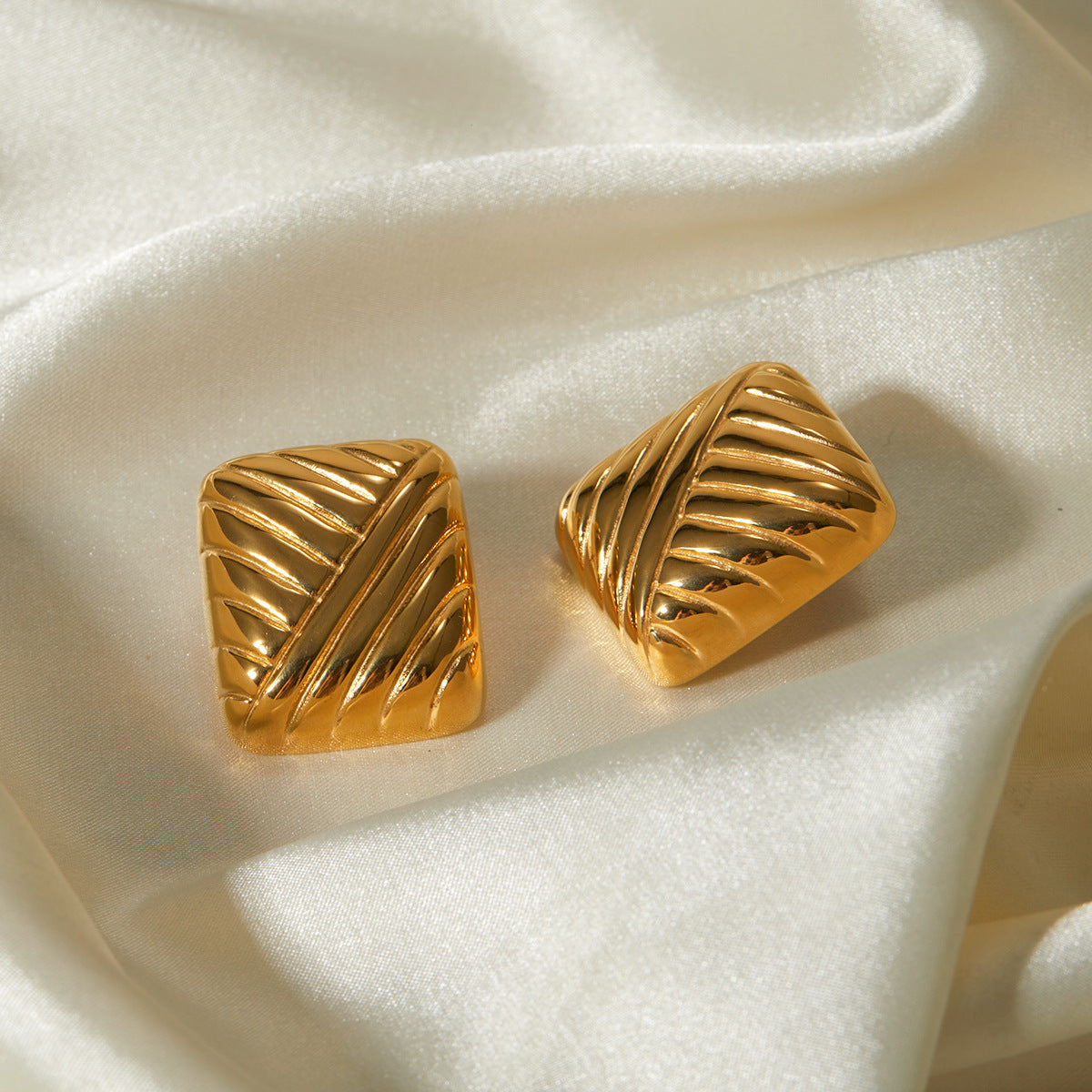 Bold Radiance - Geometric Gold Earrings