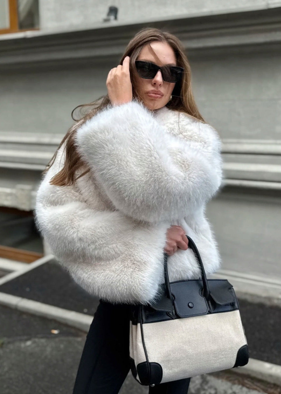 Abrigo de felpa de piel sintética Celeste – Lujosa chaqueta corta de invierno