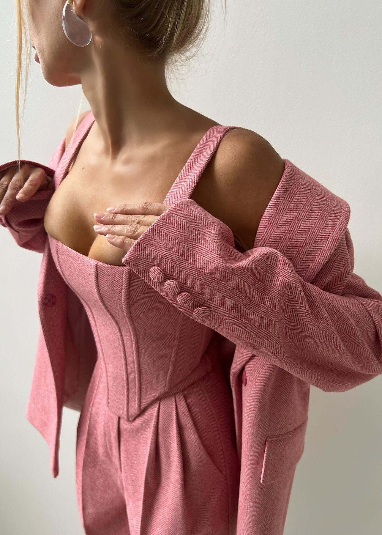 Rosé Herringbone Blazer and Corset Jumpsuit Set – Modern Two-Piece Suit for Women