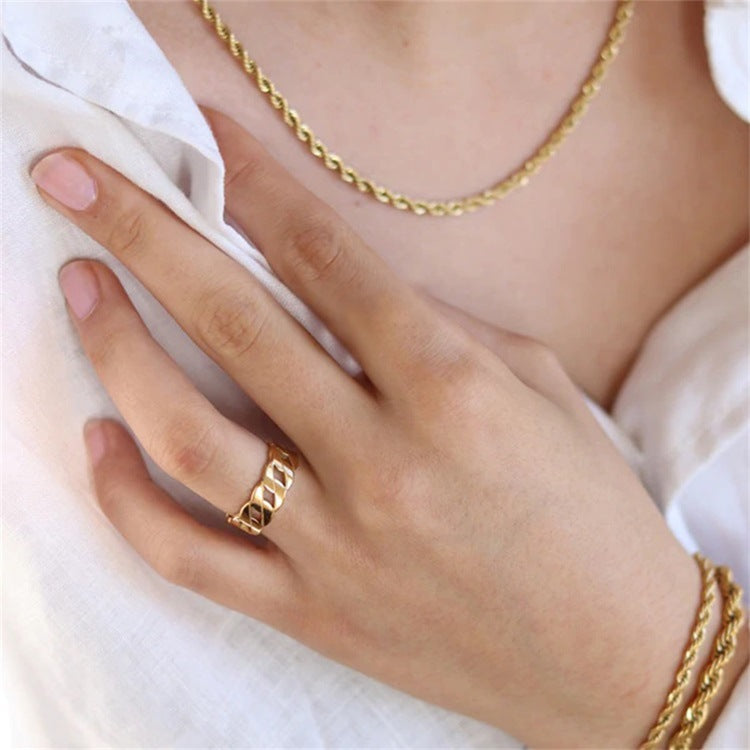 Leah - Gold Braid Ring