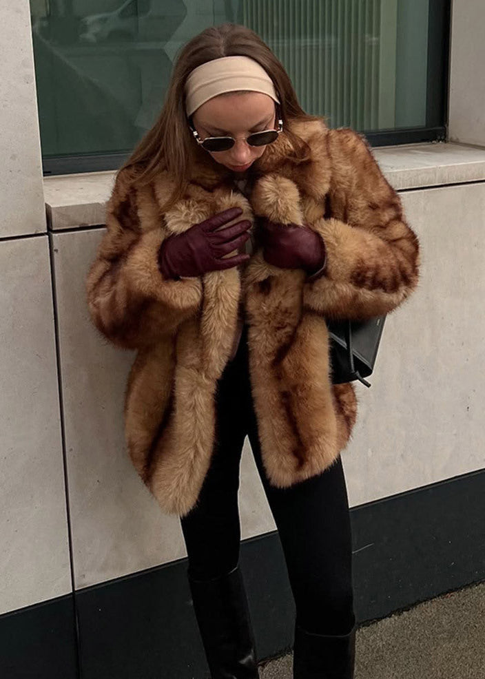 Luxe Essence - Plush Faux Fur Coat