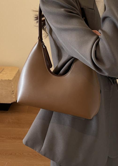 Minimalist Shoulder-Baguette Bag