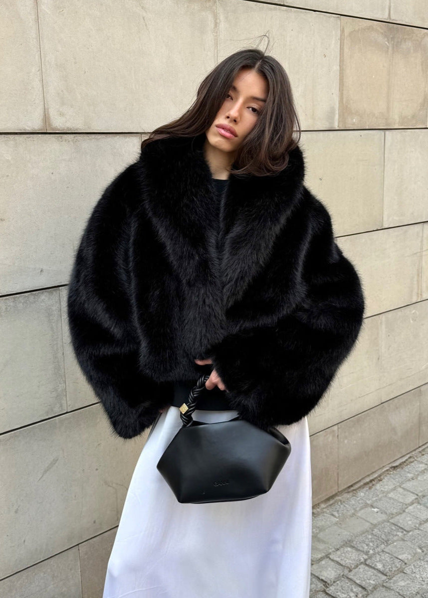 Abrigo de felpa de piel sintética Celeste – Lujosa chaqueta corta de invierno