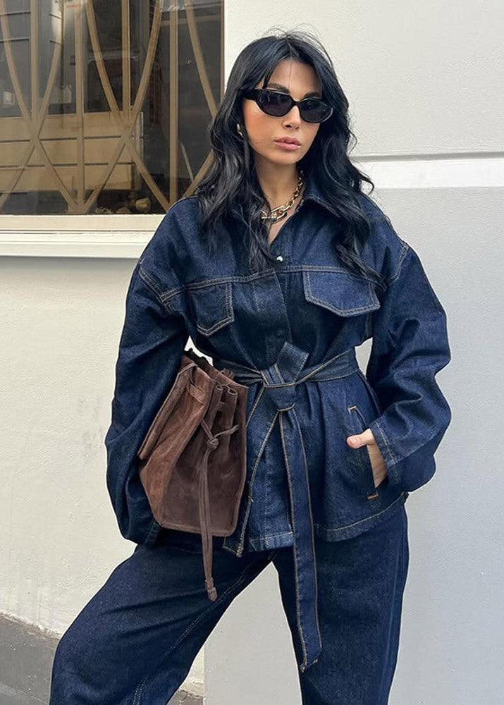 Conjunto de mezclilla índigo estructurada – chaqueta oversized con cinturón y pantalones de pierna recta