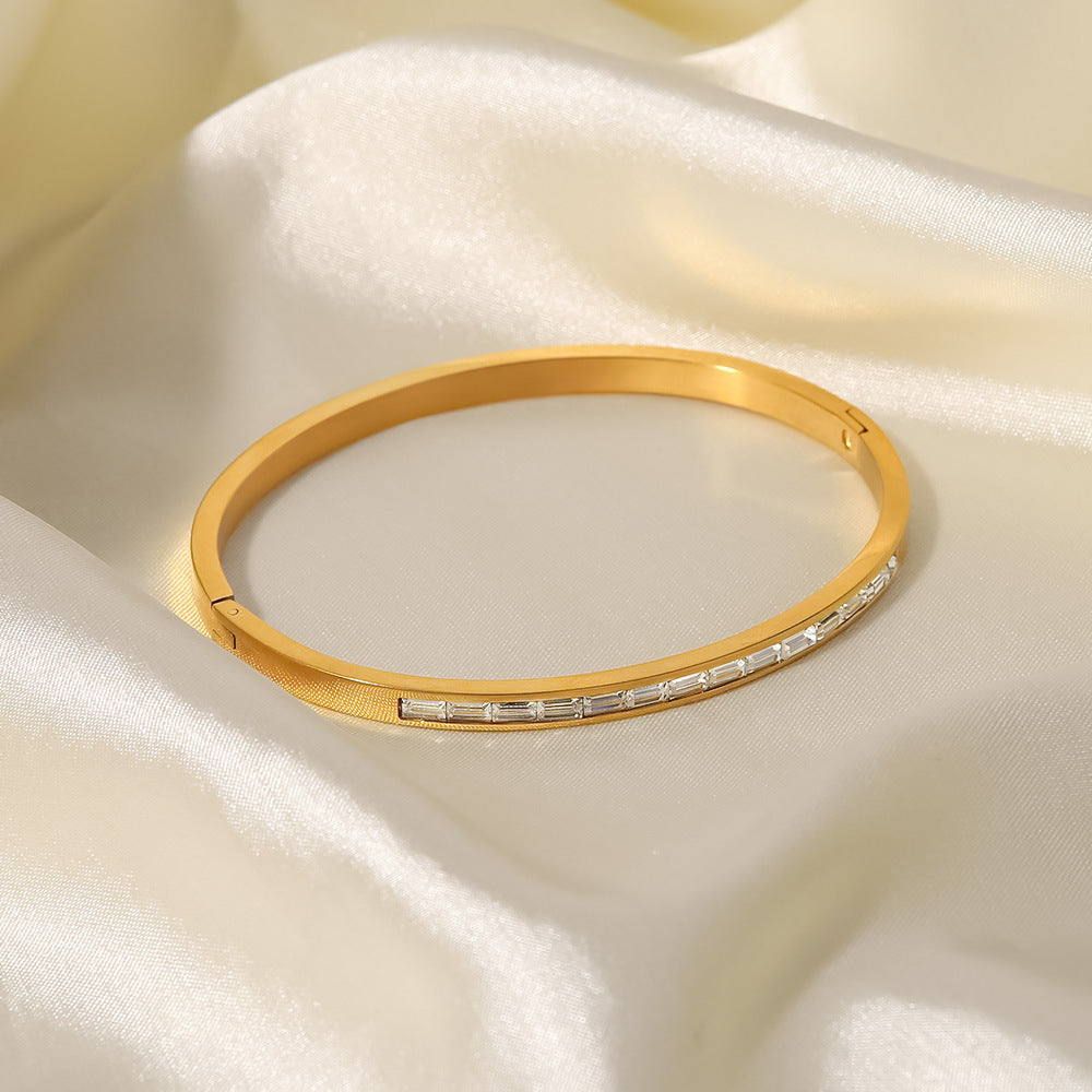 Radiant Line Gold Bangle