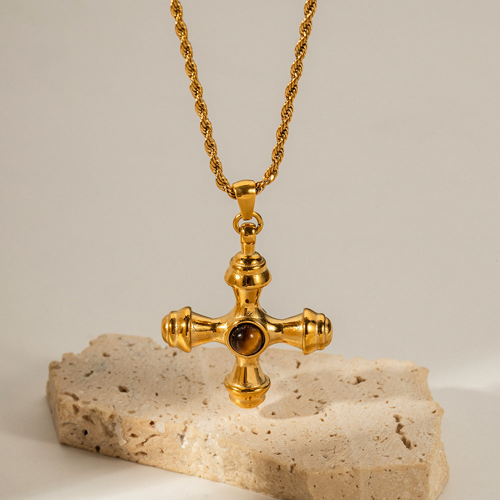 Collier avec pendentif en or et croix royale