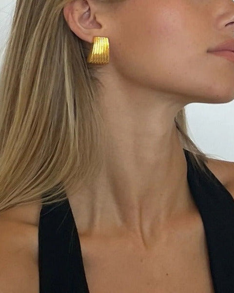 Ribbed Bold Hoops