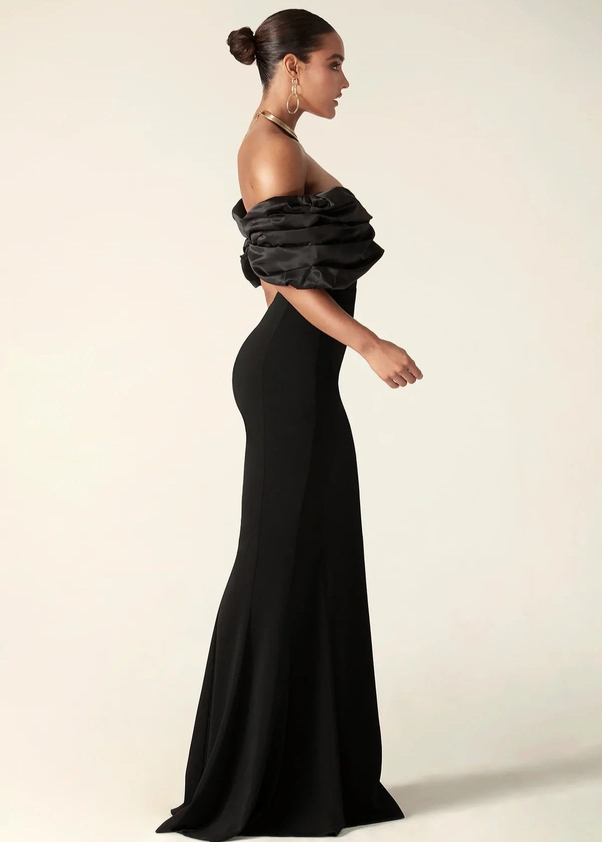 Robe de soirée en satin off-shoulder Luxe