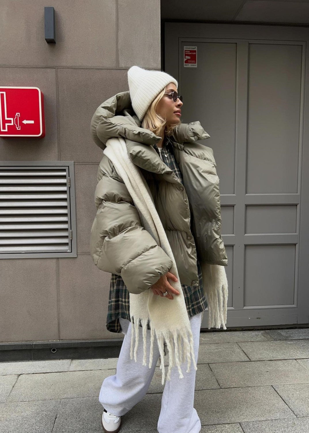 Chaqueta corta acolchada oliva – diseño sobredimensionado con capucha ultra cálido