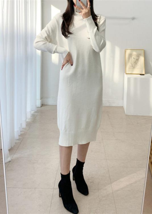 Robe en tricot de laine à col roulé confortable et chic