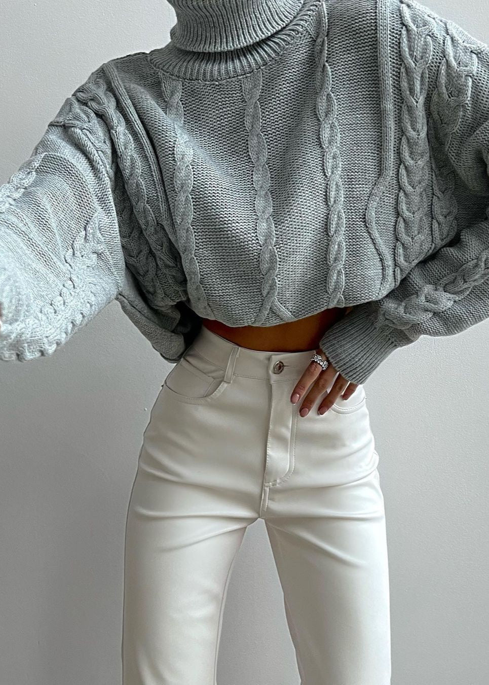 Cable Knit Cropped Turtleneck Sweater – Women’s Chunky Knit Pullover