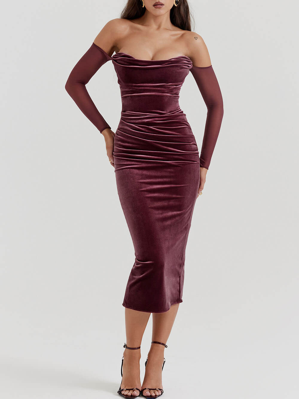 Robe midi à épaules dénudées en velours élégant