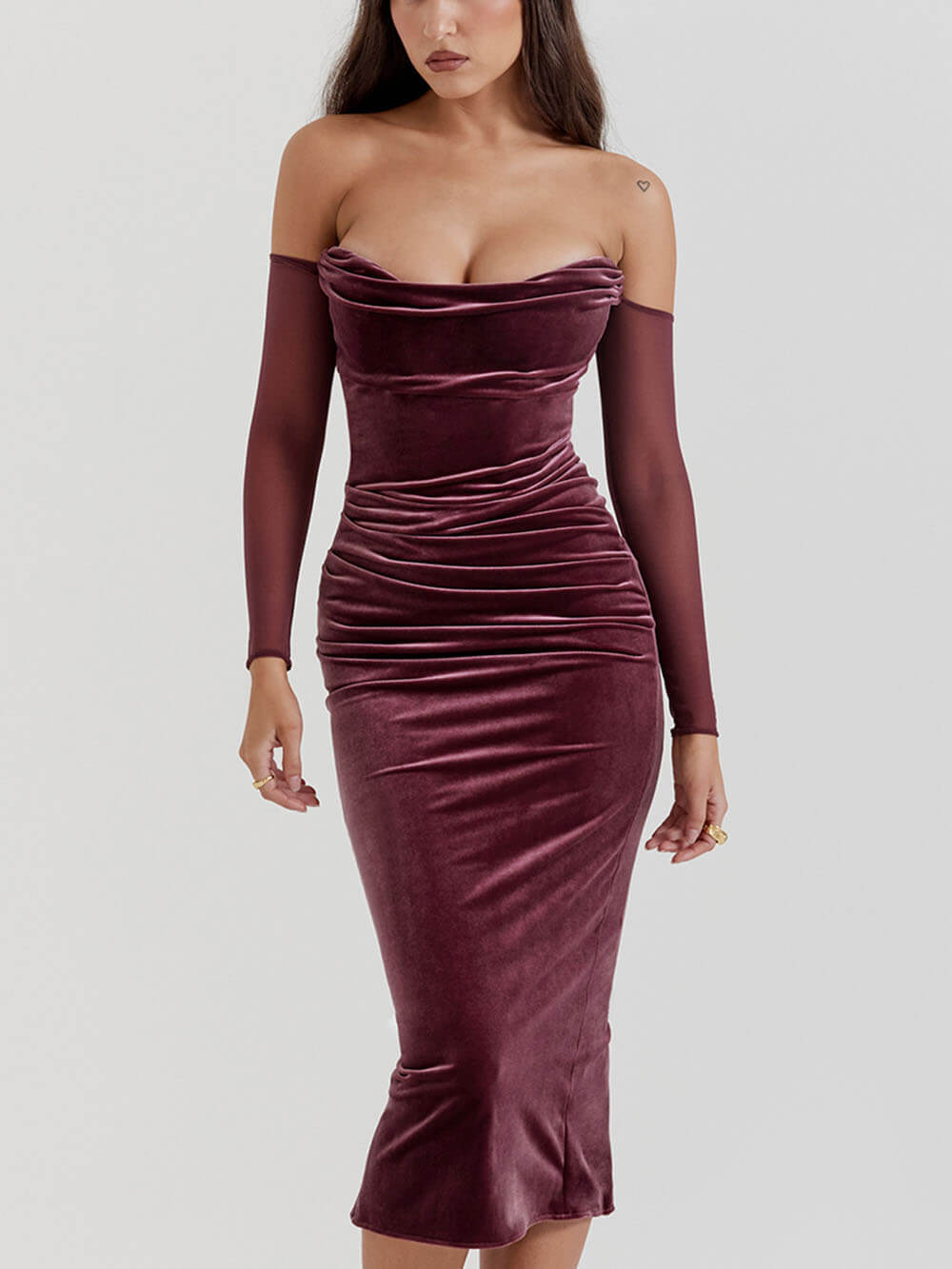 Robe midi à épaules dénudées en velours élégant