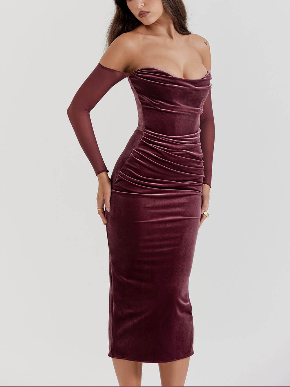 Robe midi à épaules dénudées en velours élégant