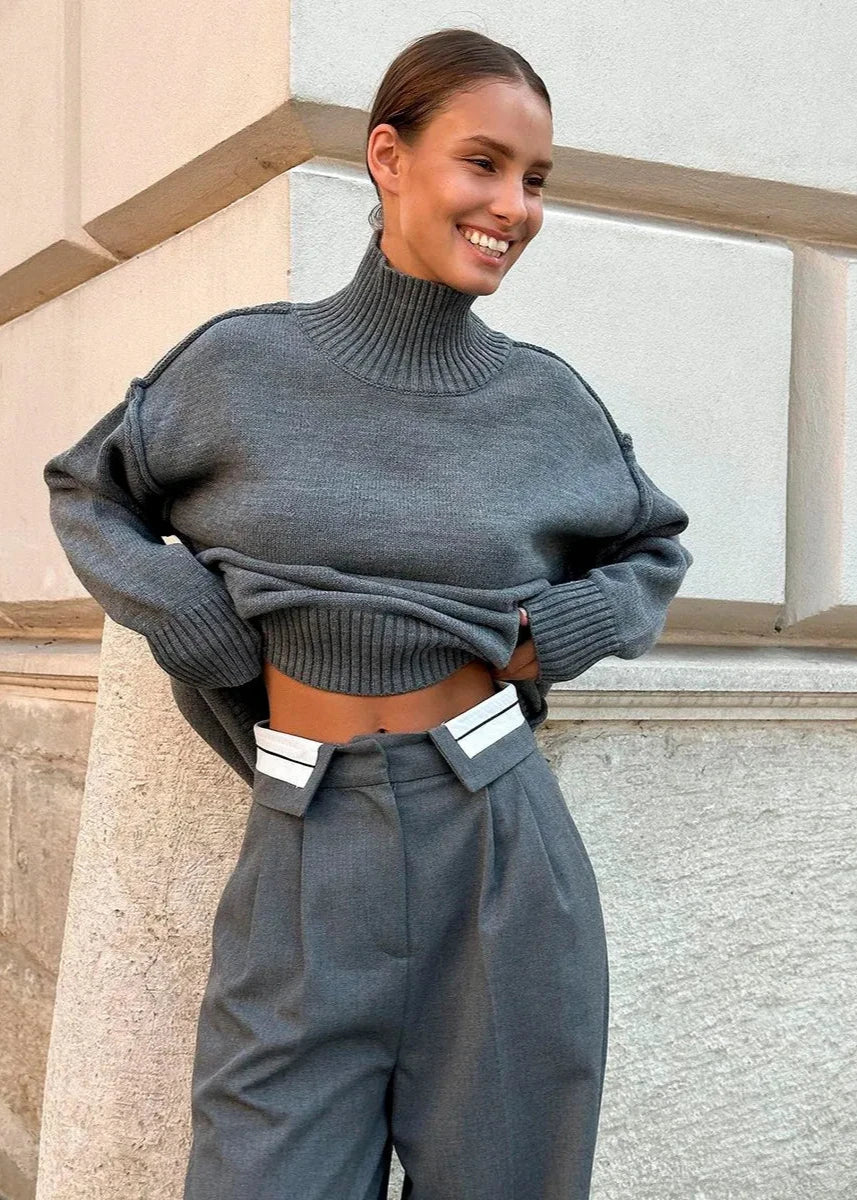 Modern Cozy Turtleneck Sweater - Timeless Comfort and Chic Design