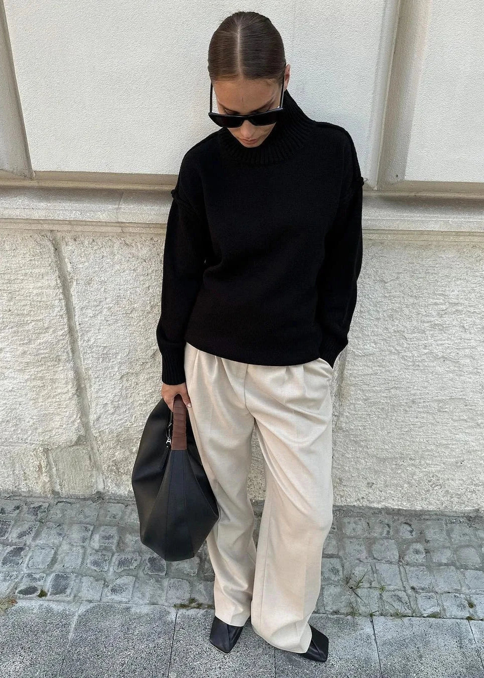 Modern Cozy Turtleneck Sweater - Timeless Comfort and Chic Design